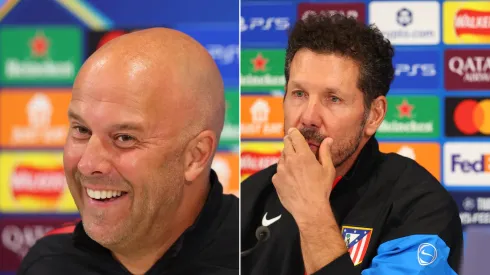 Arne Slot, treinador do Liverpool , de jaqueta preta e Diego Simeone de jaqueta preta (Fotos: (Molly Darlington/Getty Images)