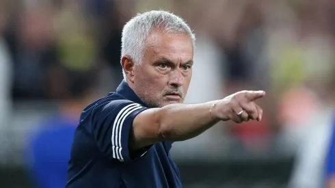 José Mourinho em ação pelo Benfica.