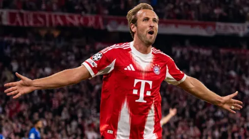 Em uma partida marcada por pressão intensa e estratégia refinada, o Bayern superou o Chelsea. Harry Kane brilhou com dois gols, enquanto Michael Olise se destacou. Kompany elogia a consistência e maturidade do time na busca por objetivos maiores. (Foto: Divulgação /Twitter Bayern)