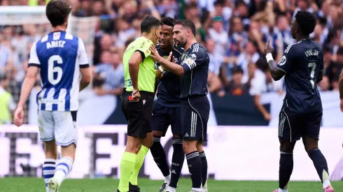 Carvajal questiona expulsão de Huijsen em LaLiga (Foto: Juan Manuel Serrano Arce/Getty Images)