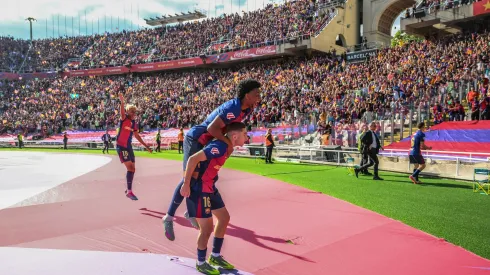 Jogadores do Barcelona celebram gol no clássico contra o Real Madrid (Foto: David Ramos/Getty Images)