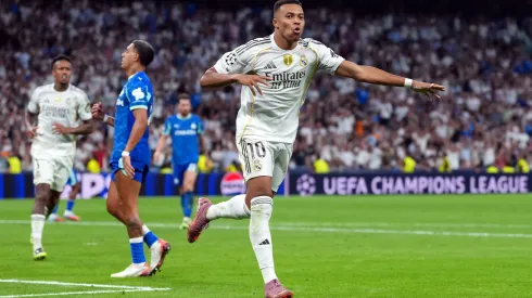 Kylian Mbappé, do Real Madrid, comemora o segundo gol de sua equipe, de pênalti, durante a partida da Fase MD1 da Liga dos Campeões da UEFA 2025/26 entre Real Madrid CF e Olympique de Marseille, no Estádio Santiago Bernabéu, em 16 de setembro de 2025, em Madri, Espanha. Foto: Mateo Villalba Sanchez/Getty Images