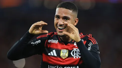 Samu Lino em ação pelo Flamengo.