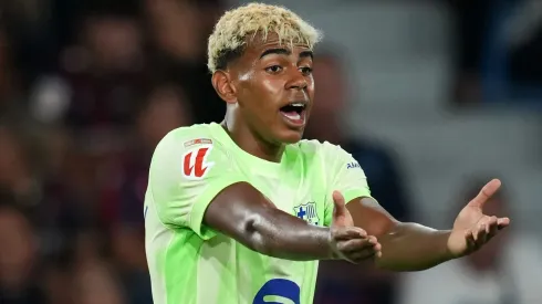Lamine Yamal deve voltar a jogar pelo Barcelona somente no jogo contra o PSG (Photo by Alex Caparros/Getty Images)