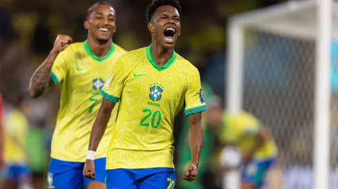 Estevão Willian, do Brasil, comemora após marcar o primeiro gol da seleção durante a partida entre Brasil e Chile, pelas Eliminatórias Sul-Americanas da Copa do Mundo da FIFA 2026, no Estádio do Maracanã, em 04 de setembro de 2025, no Rio de Janeiro, Brasil. Foto: Ruano Carneiro/Getty Images