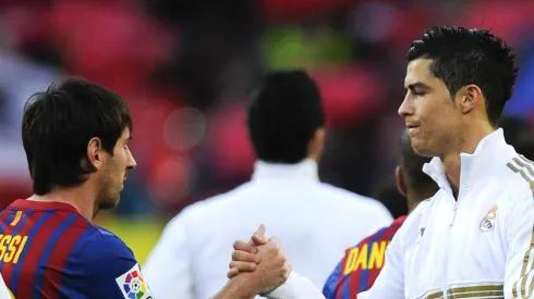 A rivalidade entre Real Madrid e Barcelona ultrapassa os gramados e encontra eco no prestigiado Ballon d’Or, prêmio que consagra os melhores jogadores do mundo. (Photo by David Ramos/Getty Images)