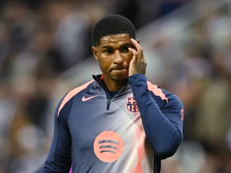 Hansi Flick barra Rashford no Barcelona após atraso em treino antes de duelo com Getafe