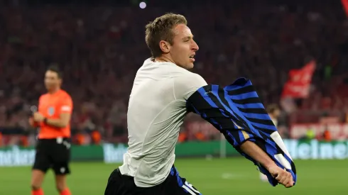 O Newcastle United renovou o interesse em Frattesi, meio-campista da Inter de Milão. Com apenas 21 minutos em campo nesta temporada, o jogador pode se transferir em janeiro, fortalecendo o meio-campo do clube inglês. (Photo by Alexander Hassenstein/Getty Images)