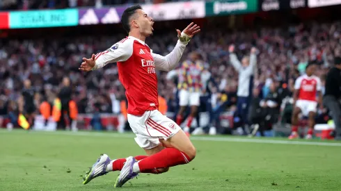 Martinelli celebra gol anotado no clássico contra o City (Foto: Alex Pantling/Getty Images)