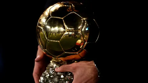 Rodri com a Bola de Ouro de 2024. Foto: Naomi Baker/Getty Images