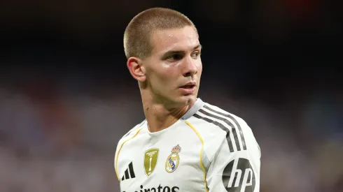 Mastantuono marca pelo Real Madrid com passe de Vinícius Júnior. (Photo by Florencia Tan Jun/Getty Images)