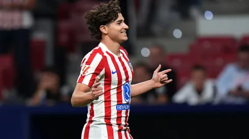 Julián Álvarez anota golaço pelo Atlético de Madrid.