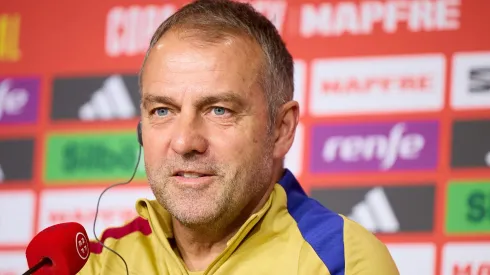 Hansi Flick não condena Joan García por falha em Real Oviedo x Barcelona. (Photo by Fran Santiago/Getty Images)