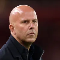 Arne Slot confirma lesão grave de Leoni no Liverpool e estipula prazo de 1 ano para recuperação