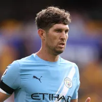 City busca manter Stones com proposta de dois anos; jogador almeja permanência sob comando de Guardiola