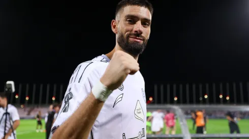 Yannick Carrasco, do Al Shabab, comemora a vitória após vencer a partida da Saudi Pro League entre Al Wehda e Al Shabab no King Abdulaziz Sport City em 6 de abril de 2025 em Meca, Arábia Saudita. Foto: Yasser Bakhsh/Getty Images