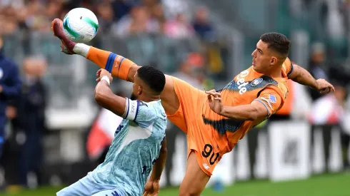 TURIN, ITALY – SEPTEMBER 27: Nikola Krstovic of Atalanta BC controls the ball whilst under pressure from Bremer of Juventus during the Serie A match between Juventus FC and Atalanta BC at the Allianz Stadium on September 27, 2025 in Turin, Italy. (Photo by Valerio Pennicino/Getty Images)