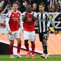 Anulação de pênalti do Arsenal contra o Newcastle agita redes sociais: “Tem que sair de campo”