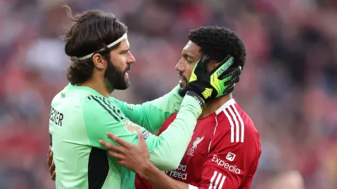 Joe Gomez, do Liverpool, pode assinar com o Milan na próxima janela de transferências . (Photo by Alex Pantling/Getty Images)