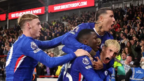 O Real Madrid intensifica o monitoramento sobre Enzo Fernández e Moisés Caicedo, que se destacam no Chelsea. (Photo by Harry Murphy/Getty Images)