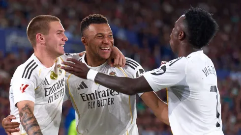 Mastantuono, Vini Jr e Mbappé, do Real Madrid (Foto: Aitor Alcalde/Getty Images)