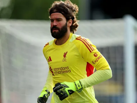 Alisson sai machucado de Galatasaray x Liverpool e vira dúvida