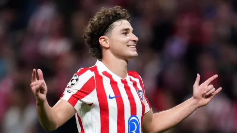 Corinthians e Yuri Alberto sofrem com piadas após Julián Álvarez marcar gol de pênalti pelo Atlético de Madrid. (Photo by Aitor Alcalde/Getty Images)