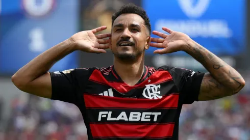 Flamengo deve receber proposta do Milan por Danilo na próxima janela de transferências. (Photo by David Ramos/Getty Images)