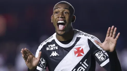 Barcelona é surpreendido e pode perder a contratação do atacante Rayan, do Vasco, para o Tottenham (Photo by Ricardo Moreira/Getty Images)