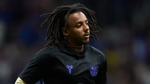 Koundé, do Barcelona, admite superioridade do PSG após derrota na Champions League. (Photo by Juan Manuel Serrano Arce/Getty Images)