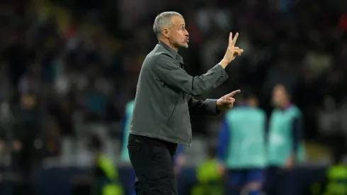 Luis Enrique elogia Barcelona e destaca desempenho do PSG na vitória, ressaltando jovens talentos e identidade do clube. (Photo by David Ramos/Getty Images)