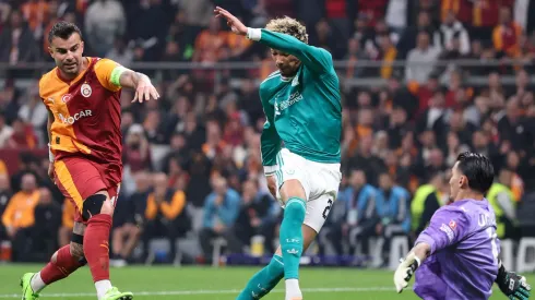 Hugo Ekitike deve estar disponível para o duelo entre Liverpool e Chelsea, após ser convocado para a seleção francesa, enquanto Alisson segue afastado. (Photo by Justin Setterfield/Getty Images)