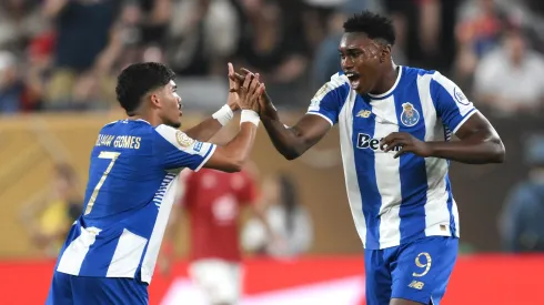 Samu Aghehowa e William Gomes juntos no Porto. Foto: David Ramos