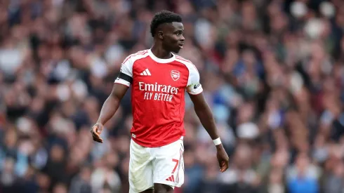 Bukayo Saka celebra sua 200ª partida na Premier League com gol e marca histórica no Arsenal. (Photo by Julian Finney/Getty Images)