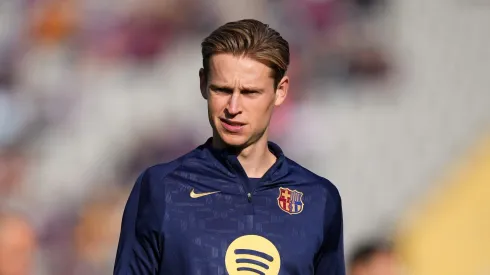 Barcelona foi goleado pelo Sevilla por cansaço, diz Frenkie de Jong. (Photo by Alex Caparros/Getty Images)