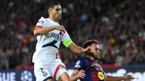 Após se destacar contra o Barcelona, Achraf Hakimi reafirma seu talento e importância no PSG, enquanto a história com o Real Madrid continua aberta. (Photo by David Ramos/Getty Images)