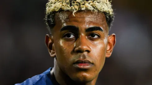 Gullit diz que Yamal, do Barcelona, deixou de ser promessa após Prêmio Kopa. (Photo by David Ramos/Getty Images)