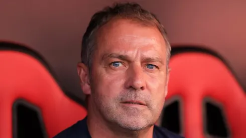 Barcelona buscará três reforços pontuais para Hansi Flick, afirma Deco. (Photo by Fran Santiago/Getty Images)