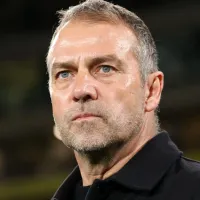 Hansi Flick pede ao Barcelona a contratação de Alejandro Grimaldo, do Bayer Leverkusen