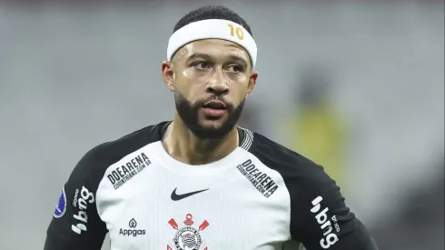Memphis Depay, do Corinthians, recebe sondagem para defender o Santos Laguna. (Photo by Alexandre Schneider/Getty Images)