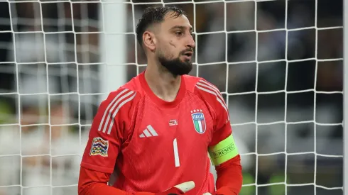 Donnarumma comete falha bizarra em jogo da Seleção Italiana e vira assunto na web. (Photo by Alex Grimm/Getty Images)