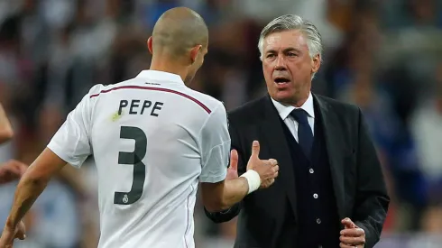 Carlo Ancelotti e Pepe, dupla ex-Real Madrid. (Foto: Gonzalo Arroyo Moreno/Getty Images)