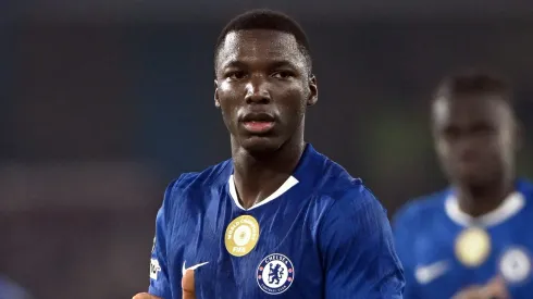 Chelsea decide aumentar o salário de Moíses Caicedo após interesse de Real Madrid e PSG. (Photo by Mike Hewitt/Getty Images)