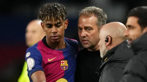 Lamine Yamal e Hansi Flick, no Barcelona (Foto: Alex Caparros/Getty Images)