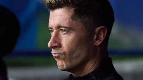 Lewandowski, sério, em partida do Barcelona. Foto: Juan Manuel Serrano Arce/Getty Images