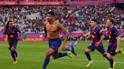 Ronald Araújo previu gol pelo Barcelona na vitória sobre o Girona. (Photo by Alex Caparros/Getty Images)