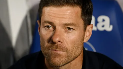 Xabi Alonso no banco de reservas do Real Madrid no jogo contra o Getafe. (Photo by Denis Doyle/Getty Images)