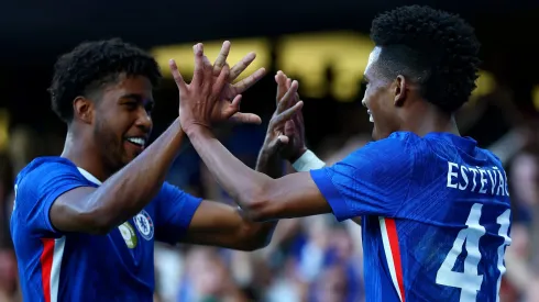 Andrey Santos e Estêvão, os brasileiros do Chelsea (Foto: Bryn Lennon/Getty Images)