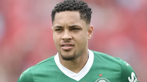 Tottenham terá que pagar R$ 282 milhões para assinar com Vitor Roque, do Palmeiras. Foto: Thiago Ribeiro/AGIF