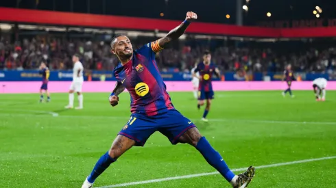 Raphinha comemorando gol do Barcelona (foto: David Ramos/Getty Images)